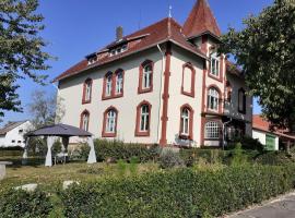 Lovely Farmhouse in Friedrichsfeld with Garden，位于特伦德尔堡的酒店