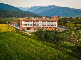 Chateau Artwine，位于Art'ana的酒店