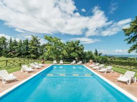 Beautiful Apartment In Castiglione D,lago Pg With Wifi And Outdoor Swimming Pool，位于Strada的酒店