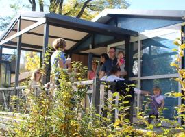 Camping Les Feuilles Chauffailles，位于Chauffailles的酒店