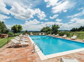 Nice Apartment In Castiglione D,lago Pg With 1 Bedrooms, Wifi And Outdoor Swimming Pool，位于Strada的公寓