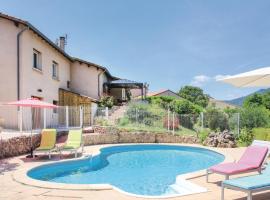 5 Bedroom Awesome Home In St Fortunat S-eyrieux，位于Saint-Fortunat-sur-Eyrieux的酒店