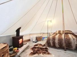 Karula Stay - Exclusive Glamping Experience with Private Sauna，位于&Auml;hij&auml;rve的豪华帐篷营地
