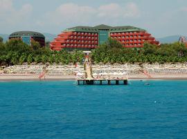 海豚豪华度假酒店，位于欧库卡拉的度假村