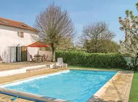 Stunning Home In L'hermenault