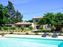 Stunning Home In S,quentin-la-poterie With 4 Bedrooms, Wifi And Outdoor Swimming Pool，位于圣康坦拉波特里的豪华型酒店