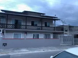 CASA com 3 QUARTOS 1000M DA PRAIA