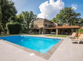 Gorgeous Home In Terranuova Bracciolini With Outdoor Swimming Pool，位于特拉诺瓦-布拉乔利尼的酒店