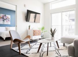 Skyline Blue Modern Loft - Zuni Lofts，位于丹佛的酒店