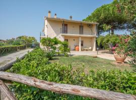 Stunning Apartment In Capalbio Scalo，位于Nunziatella的酒店