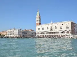 Gorgeous Apartment In Venezia With Wifi