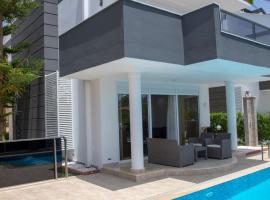Sunrise hill villa with private pool，位于锡德的海滩短租房