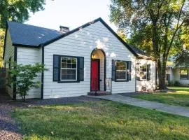 Lovely House near Downtown, Home away from Home!