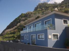 Casa Azul - Ocean View，位于莫尼兹港的酒店