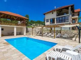 Amazing Apartment In Rakovica With Outdoor Swimming Pool