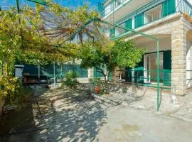 3 Bedroom Lovely Apartment In Brodarica