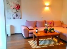 Lili Mar, 2-bedroom apartment with private parking