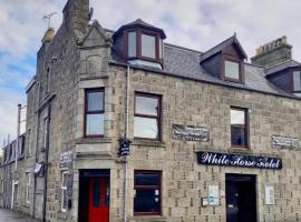 White horse hotel，位于Strichen的酒店