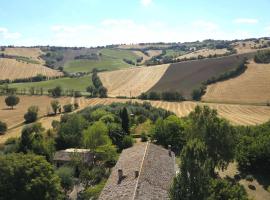 La Meriggia Agriturismo- Alloggio Il Cipresso，位于安科纳的酒店