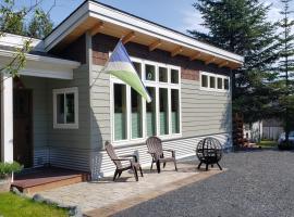 Entire Tiny Home close to cruise ship terminal Alaska Railroad and downtown Seward，位于西沃德的度假屋