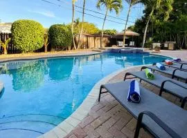 5BR! Pool, Air Hockey, Playground, Gazebo, BBQ, Sleeps 16