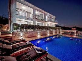Luxury Authentic Experience at Villa Marta，位于鲁巴达的乡村别墅