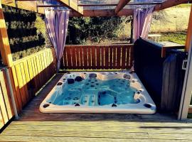 MONTAGNE-LAC&SPA (jacuzzi privé) (NOUVEAU)，位于Anould的酒店