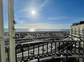 Stunning 2 bed with Sea View in Hastings Old Town，位于海斯廷斯的酒店