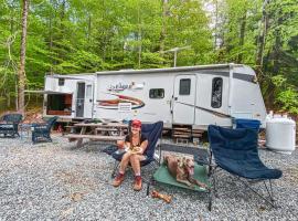 Rv adventure Roscoe Pet friendly，位于Roscoe的酒店