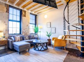 Sterchi Lofts Getaway - Downtown Knoxville，位于诺克斯维尔的酒店