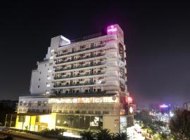 Regenta Suites Gurugram, Sector 49 Sohna Road，位于古尔冈的酒店