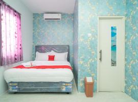 RedDoorz Plus near ITC Cempaka Mas 2，位于雅加达的酒店