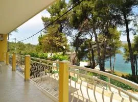 Spacious 100m2 apt w big terrace & great sea view