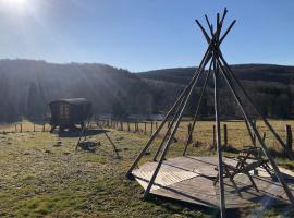 Les roulottes de cirque Les Settons，位于Moux-en-Morvan的酒店
