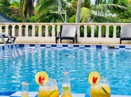 hotel paraiso del mar，位于托卢的酒店