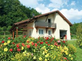 Sunny holiday home with private garden，位于Le Haut-du-Them的酒店