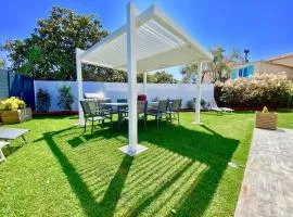 High Standing! 200m2 Private Garden Jacuzzi Sun Bed & Interior Spa