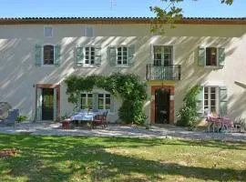 Apartment with private terrace in Artigat