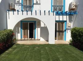 Fully Furnished 4-Bed Town House in Mountain View Ras Al-Hekma，位于Ras Elhekma的酒店