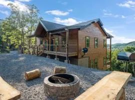 New / 3 King Suites / Sleeps12 / View / 5 mi to PF / Hot tub