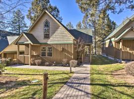 Klamath Falls Cabin Retreat with Deck and Grill!，位于克拉马斯福尔斯的酒店