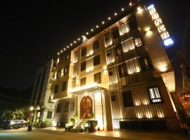 Hotel Sanca International Patel Nagar Delhi - Couple Friendly Local IDs Accepted，位于新德里Punjab & Sind Bank附近的酒店