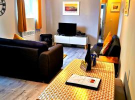 Sunflower Apartment, Family accommodation Near Tenby in Pembrokeshire，位于滕比的酒店