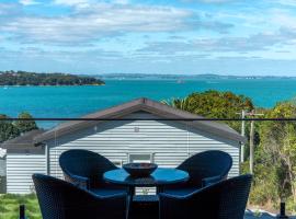 Luna Cottage. Stunning ocean views on Waiheke，位于欧尼罗亚的公寓