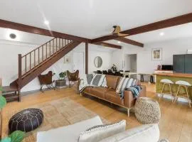 Garden Oasis-2br -1 min from the beach & pet friendly!