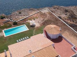 Casa con piscina, vistas y acceso privado al mar. Vistes Voramar.，位于卡拉恩·布拉內斯的别墅