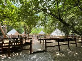 River Tribe Glamping，位于Laino Borgo的豪华帐篷