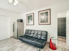 SII 1 Bedroom Tropical GEM!，位于西棕榈滩的酒店