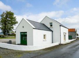 Annie's Cottage，位于Clogher的酒店