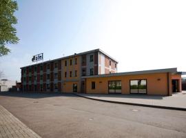 MH Piacenza Junior，位于Quarto的酒店